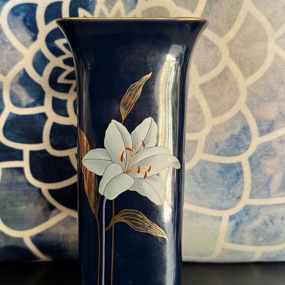 Vintage Blue Iris OTAGIRI Japan Vase - Picture 3 of 16
